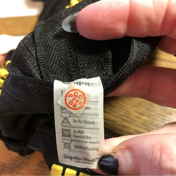 FINAL SALE- LEAVING CLOSET- NO FURTHER DISCOUNTS - Picture 8 of 9